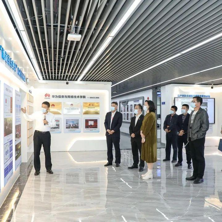 区人大常委会领导调研深职院，加快构建现代职业教育体系