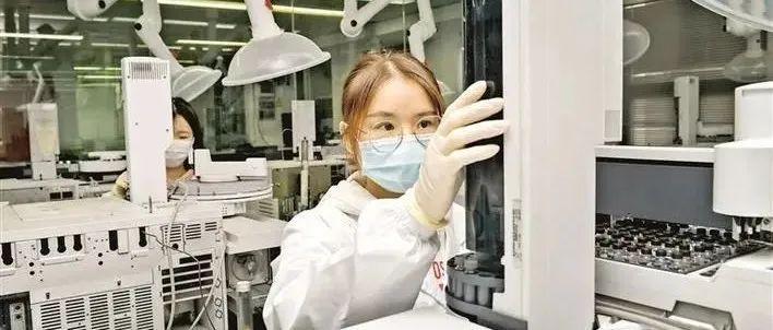 严抓防疫有序开工，宝安写字楼、工业园区、工地一片忙碌景象……