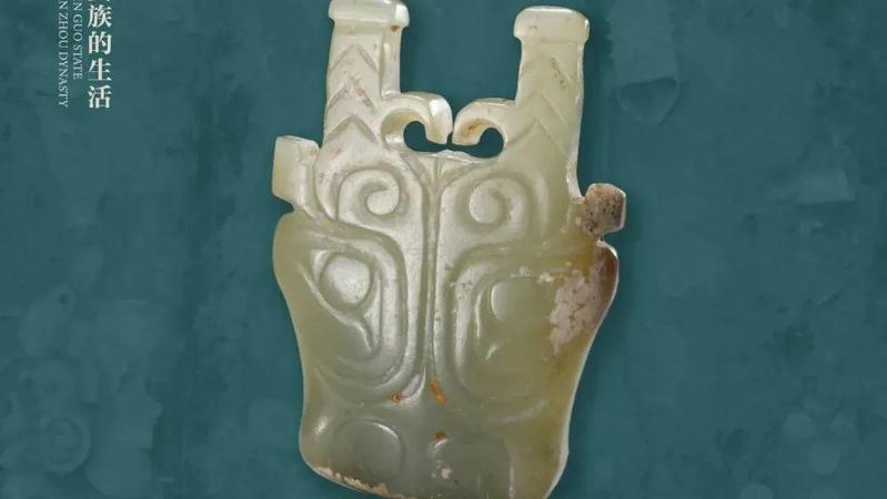 兽面形玉佩西周1990年出土于虢国墓地M2009虢仲墓三门峡市虢国博物馆藏玉兽面不仅单独为器，也多出现于器物上，以增强器物的威严性。有学者认为玉兽面是饕餮纹的一种，也有学者认为是猛虎之类的野兽。但观察“纯图案化”的五官，似已不存在写实，因此应是古人想象的一种神话的造型。