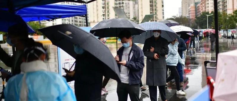 现场直击！寒潮下、风雨中，天气很冷，南山很暖