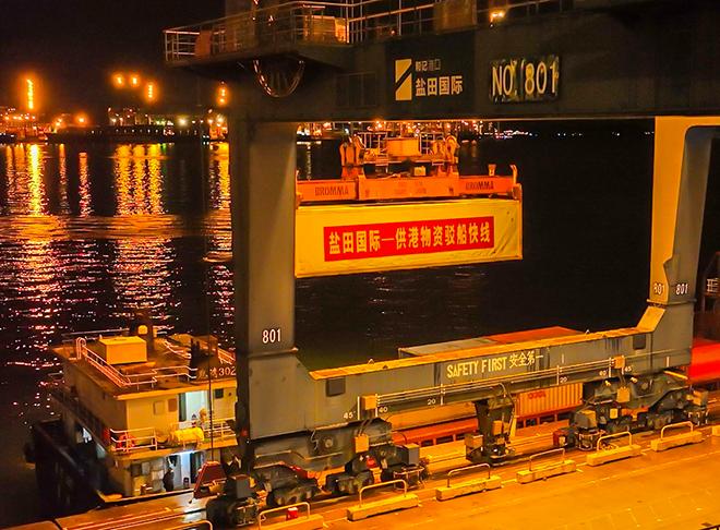盐田港区开通供港物资“海上快线” 全力保障香港生活物资