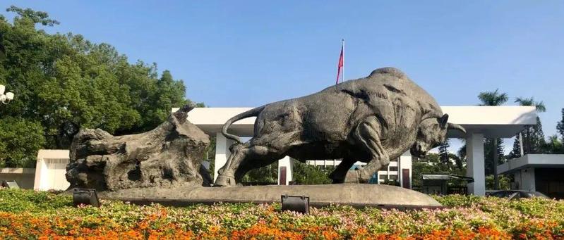 王伟中主持召开市委常委会会议 加强源头防控强化社会面管控 坚决打好打赢疫情防控硬仗