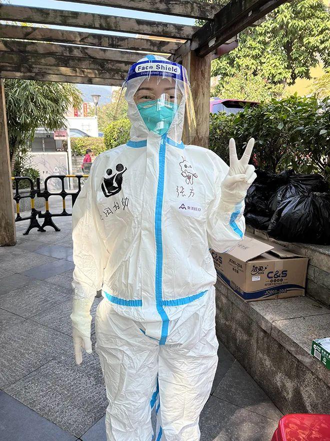 背感温暖盐田医护人员画了一件最萌防护服