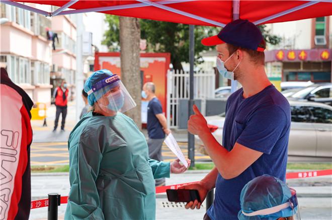 IN视频 | 盐田三支志愿者服务队联手抗“疫”！其中一支是“洋面孔”