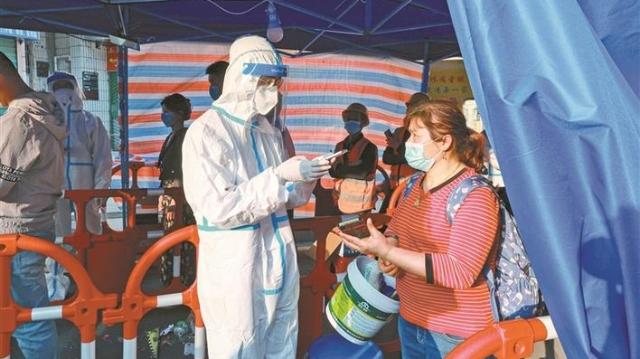 记者变身“大白” ：听到居民一句谢谢，我就非常高兴了