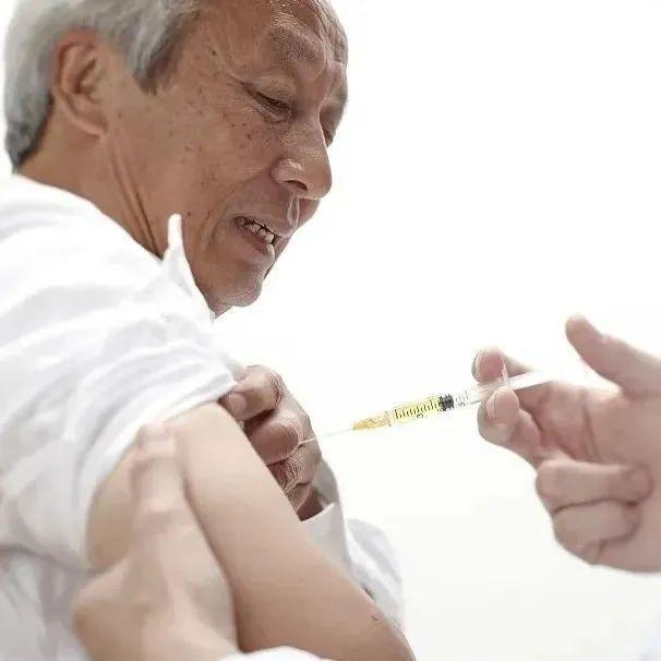 奥密克戎来袭，为何老年人更应接种疫苗？