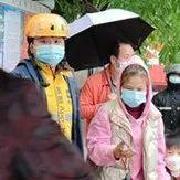 “将错就错”暖心上岗 外卖小哥变身临时防疫“守门员”