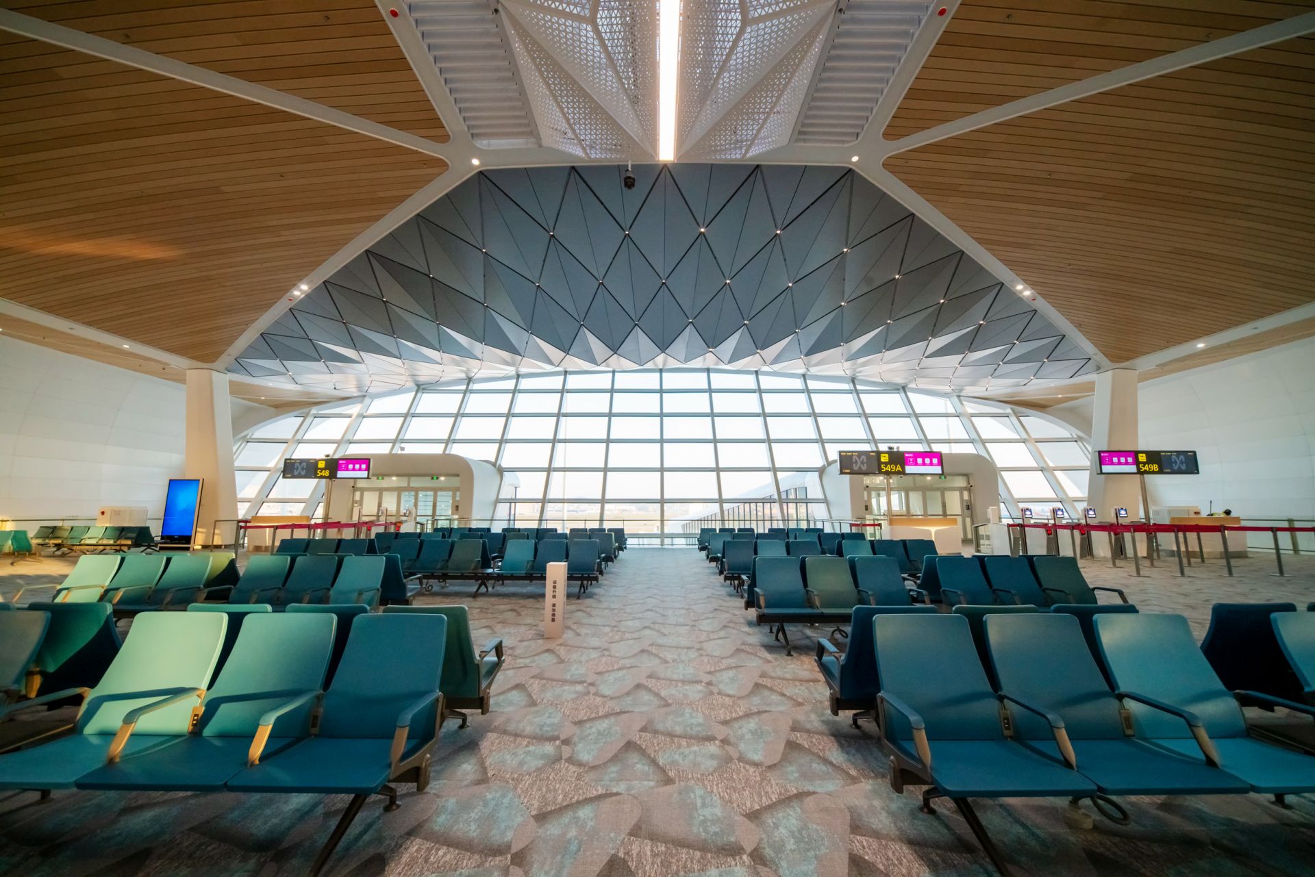 旅客满意度位居全球第一！深圳机场连续两年获国际机场协会同量级“最佳机场奖”