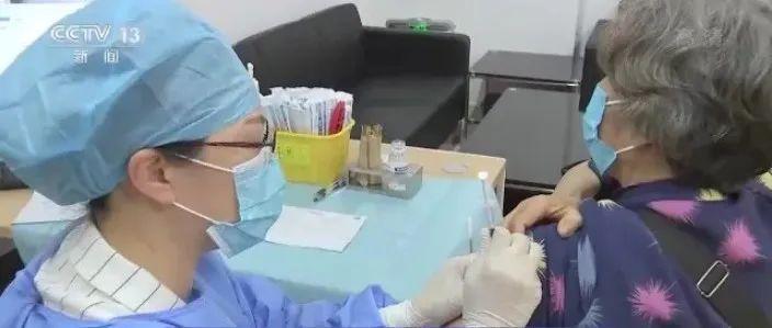 中国疾控中心：老年人也要尽快做到新冠疫苗的“应接尽接”