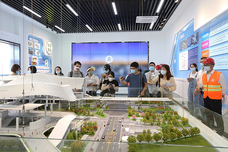 龙岗重点区域媒体巡礼采访活动首站走进龙城，深圳东部最大交通枢纽预计年底开通