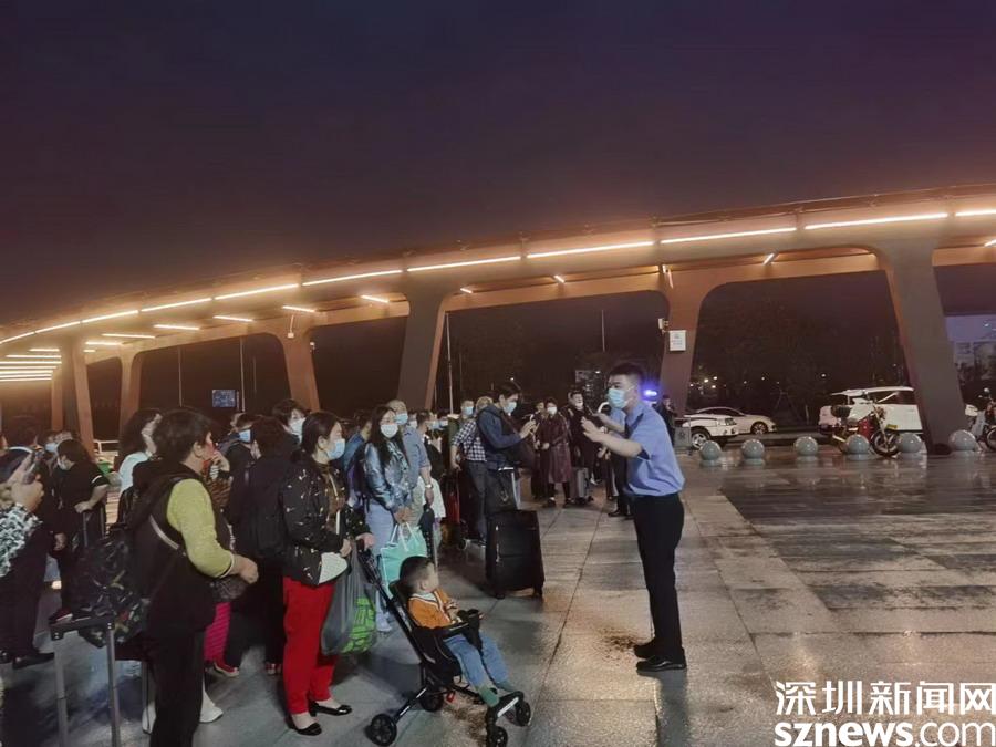 深圳铁路部门多措并举 平安转运因暴雨受阻旅客