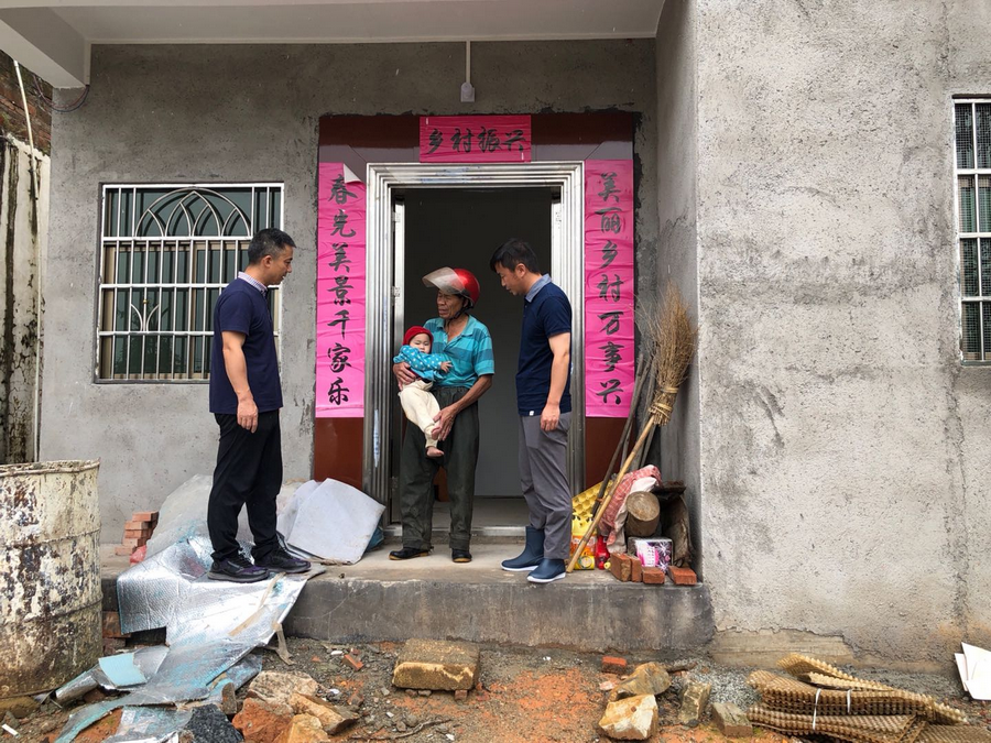 防汛抗灾保人民生命财产安全 深圳驻登云帮扶工作队在行动