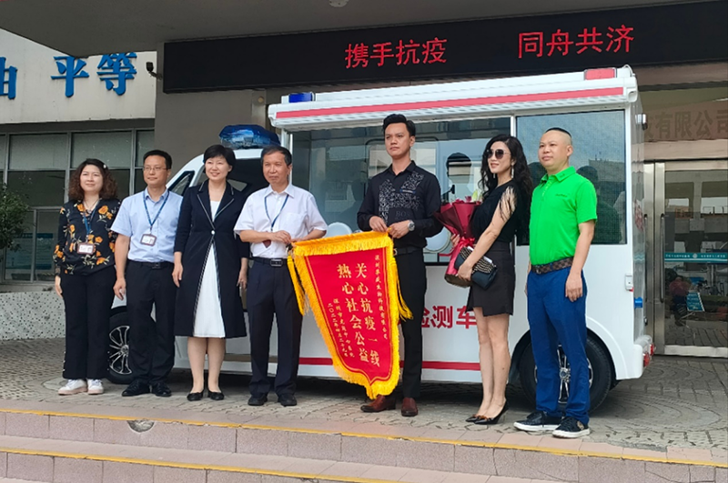 深圳市巧客新能源捐赠龙岗中心医院新款核酸采样车 助力疫情防控