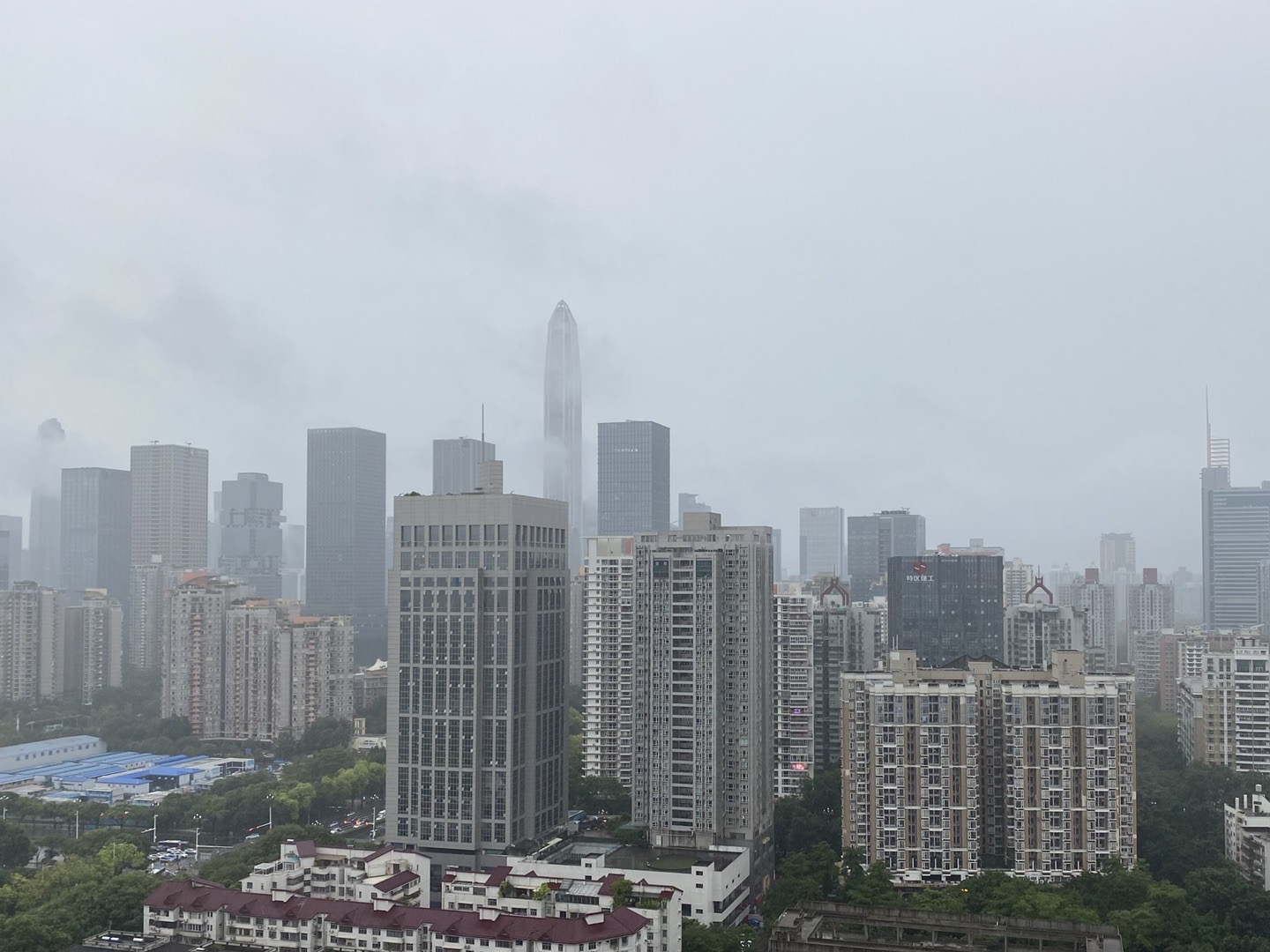 深圳本轮强降雨整体运行平稳 防汛关注级应急响应仍生效中