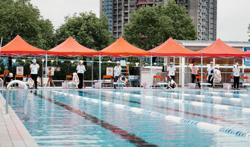光明区第四届全民健身运动会游泳比赛举行
