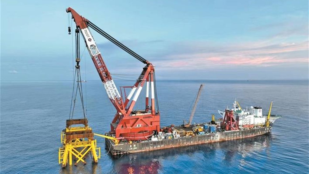 我国首个二氧化碳封存示范项目再传捷报 万吨级导管架海上完成安装