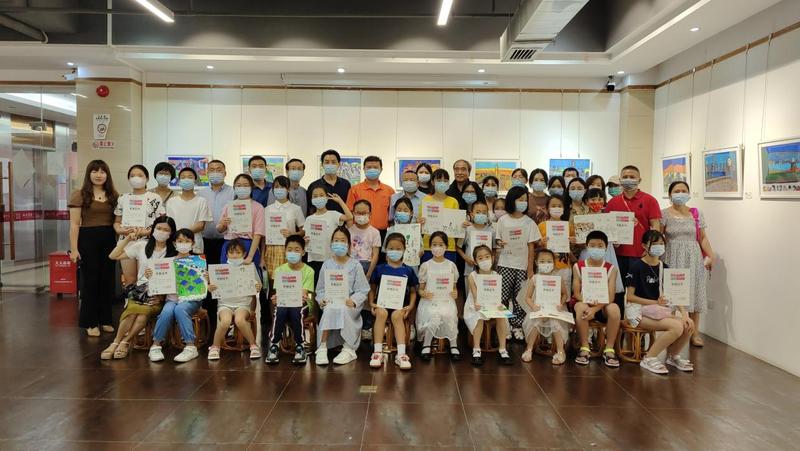 “童心永向党·我来画深圳”宝安区儿童绘画作品展开展