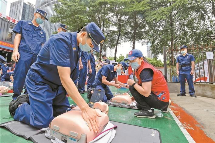既是消防员 也是“急救员” 深圳实现全市消防救援站AED全覆盖