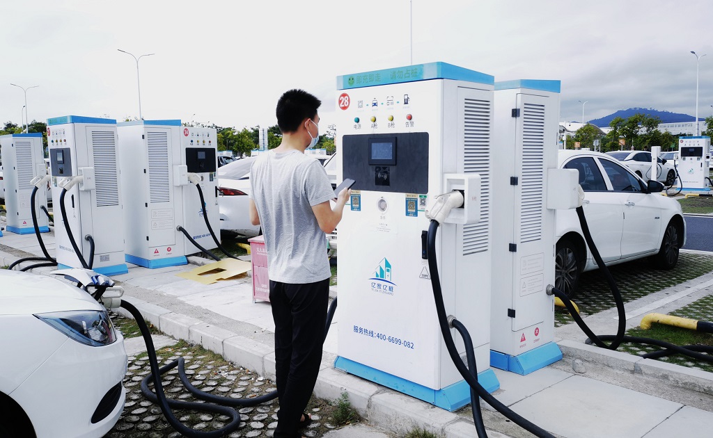 新能源车停车费减免！深圳机场实行停车场充电优惠政策