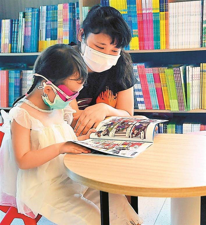 深圳图书馆开启“暑假模式” 万册新书陆续上架