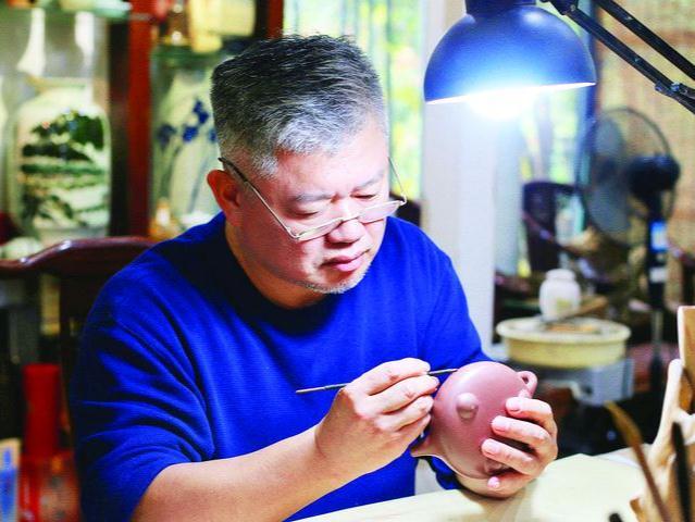 惠州市唯一的“广东省工艺美术大师”余小伦：承古不泥古 创新不失古