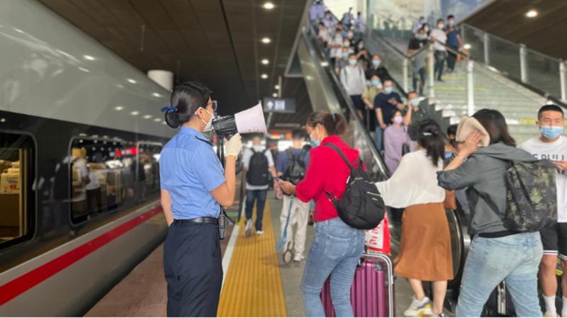 中秋假期深圳铁路部门实施“一日一图” 为旅客营造安全出行环境