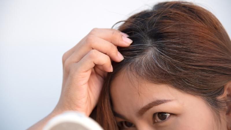 为什么压力大时会长白头发？这些习惯可能会催生白发