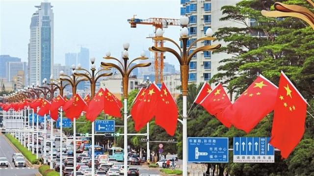 465条主要道路上悬挂超10万面国旗 “中国红”成鹏城亮眼底色