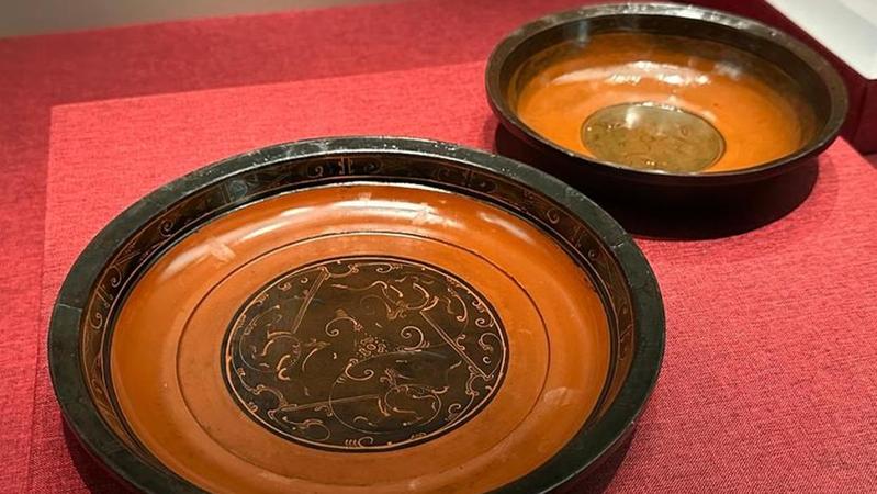 中国大美漆艺！来看2000多年前海昏侯墓龙纹漆盘