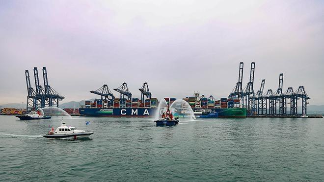 华南片区首单国际航行船舶LNG加注业务在盐田港完成