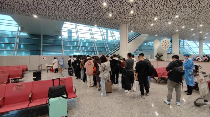 守好“空中关口” 深圳机场抵返深旅客防疫保障这样做