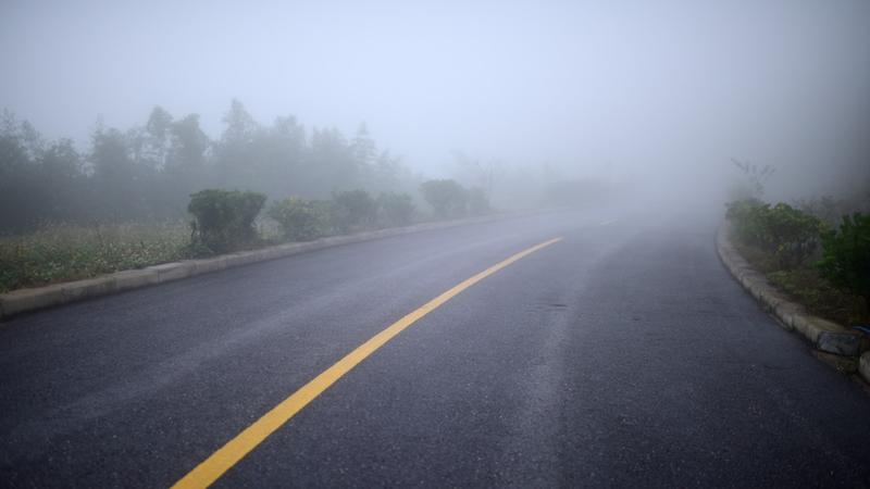 受大雾天气影响 多地高速入口临时封闭