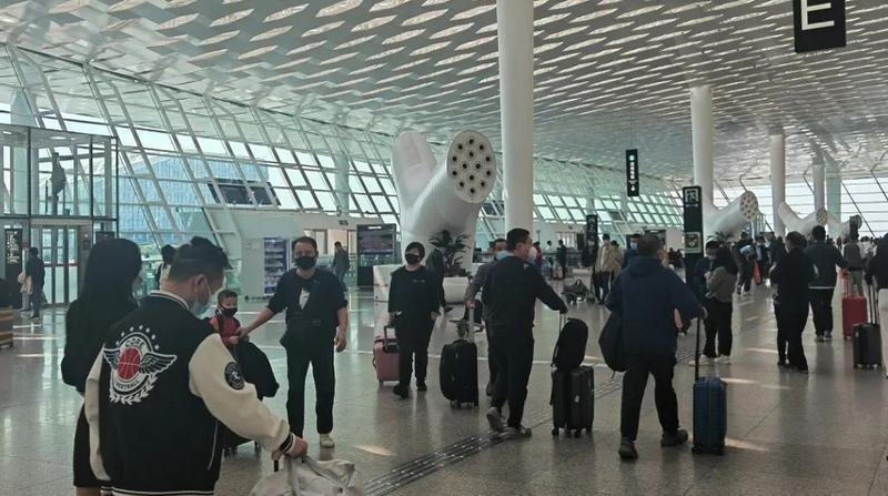 春运“升温”深圳机场1月8日单日航班量居全国首位