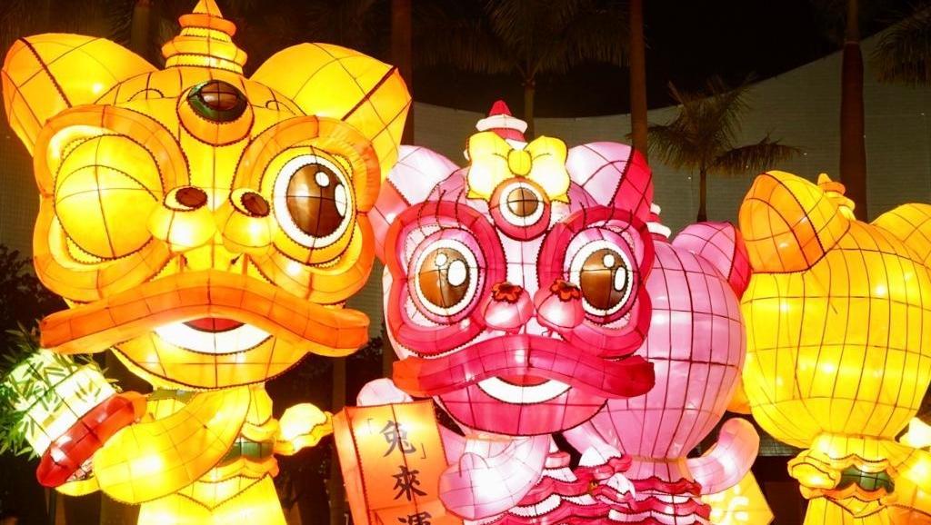 香港元宵节：春意款款月正圆 灯火暖暖人常在