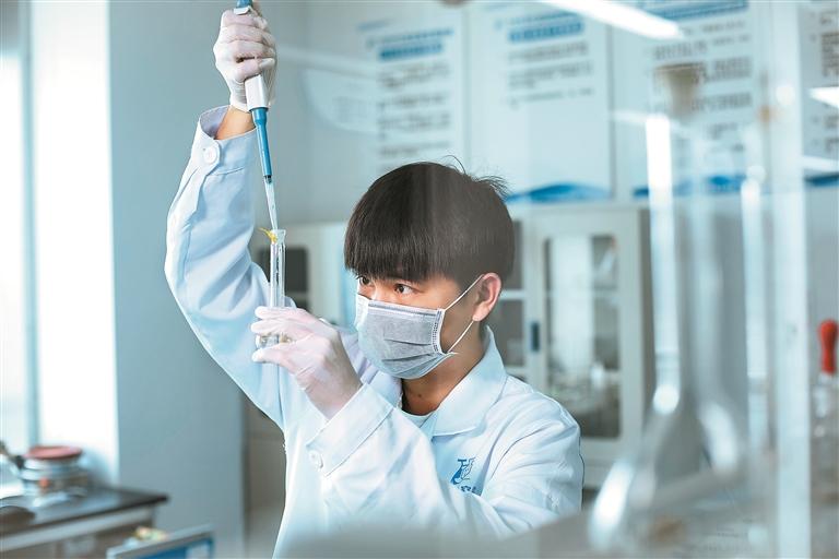 手机变成“新农具” 数据化作“新农资” 深圳以信息技术赋能农业，开辟农业农村现代化新路_深圳新闻网