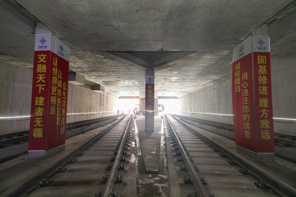 深圳地铁8号线二期提前实现全线轨通_深圳新闻网