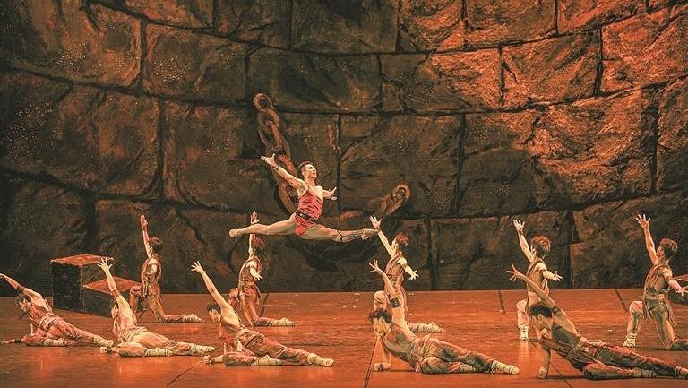 《斯巴达克》+《铁人》 以芭蕾舞致敬传奇