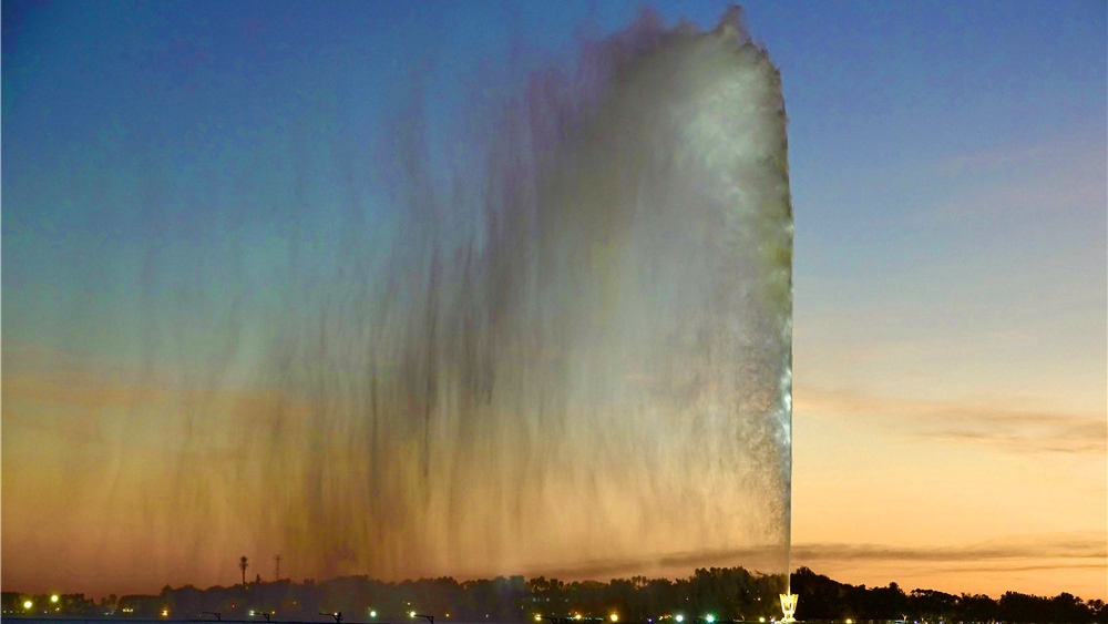 奇观天下|建在海里的世界最高喷泉，水柱喷射可达312米