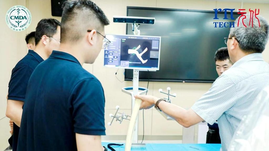 国内首次骨科手术机器人专项培训在深举办