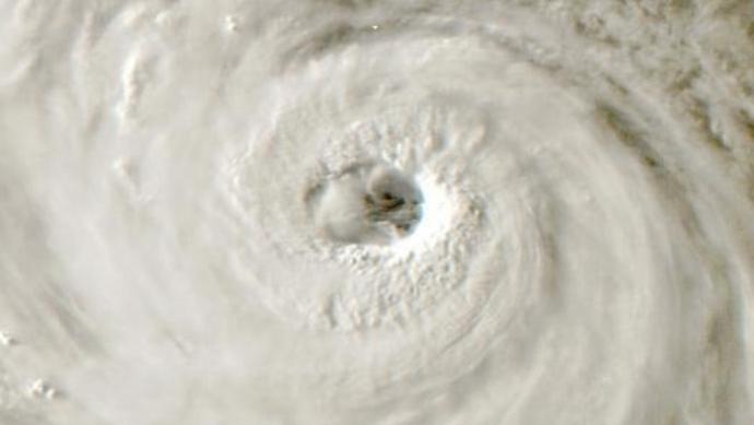 “卡努”一天连跳两级升为超强台风 ​​​