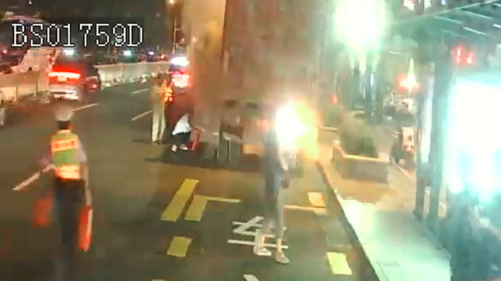 惊险！货车突然起火，深圳公交驾驶员与警民联手化解险情
