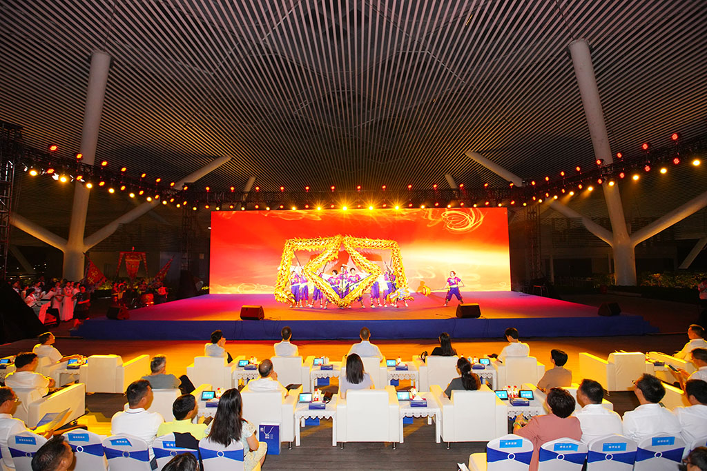 福海举办经济文化展演 表彰83家经济突出贡献企业