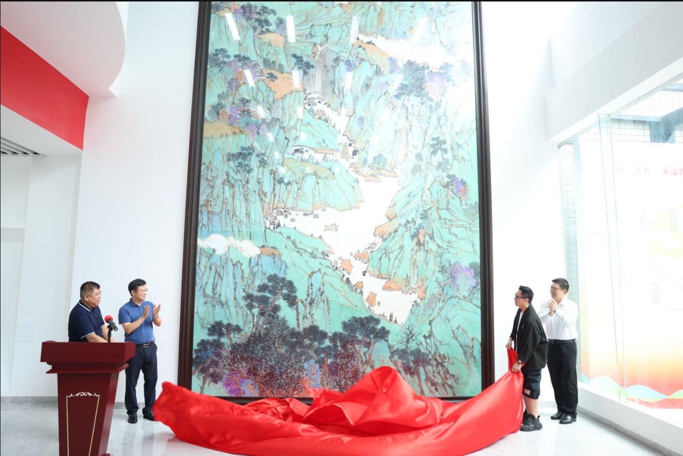 乘风破浪看青春中国   著名画家周艺文捐赠美术作品《青春中国》