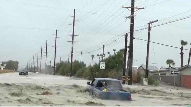 美国加州居民回忆洪水来临惊险时刻