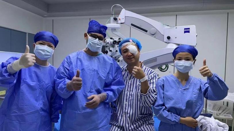 九年两赴深圳眼科求医 感恩医生手术高明帮自己“擦亮窗户”
