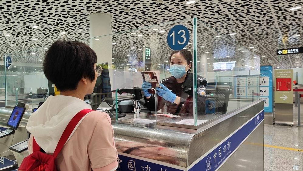 深圳机场边检站今年已累计查验航班人员148.6万余人次