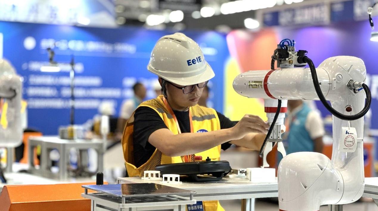 深圳第十三届职工技术创新运动会暨机器人系统集成职业技能竞赛举行