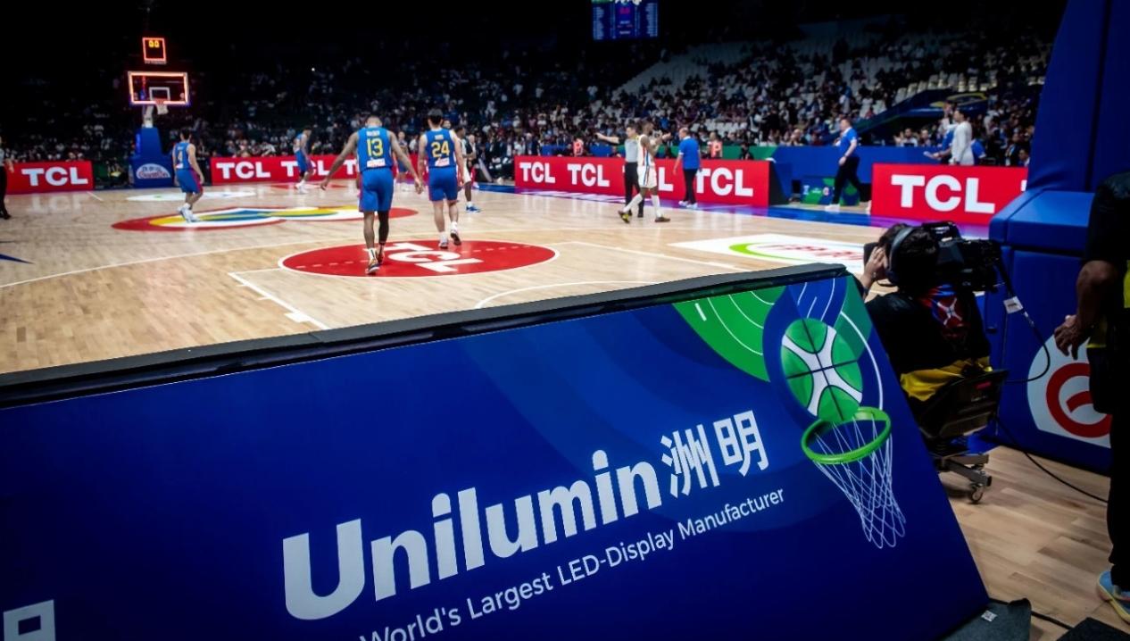 点亮FIBA体育场 深圳企业洲明600平方米LED大屏幕在现场