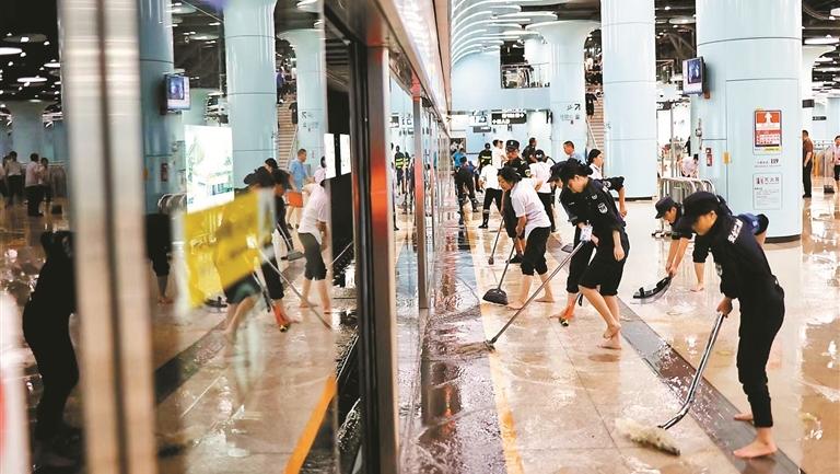 深圳地铁出动抢险人员7400多人次保障线网区段恢复运营