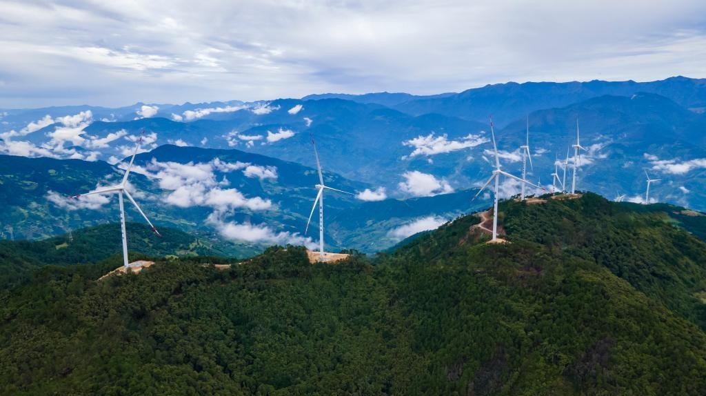 雅砻江腊巴山风电项目投产发电 总投资超19.2亿元